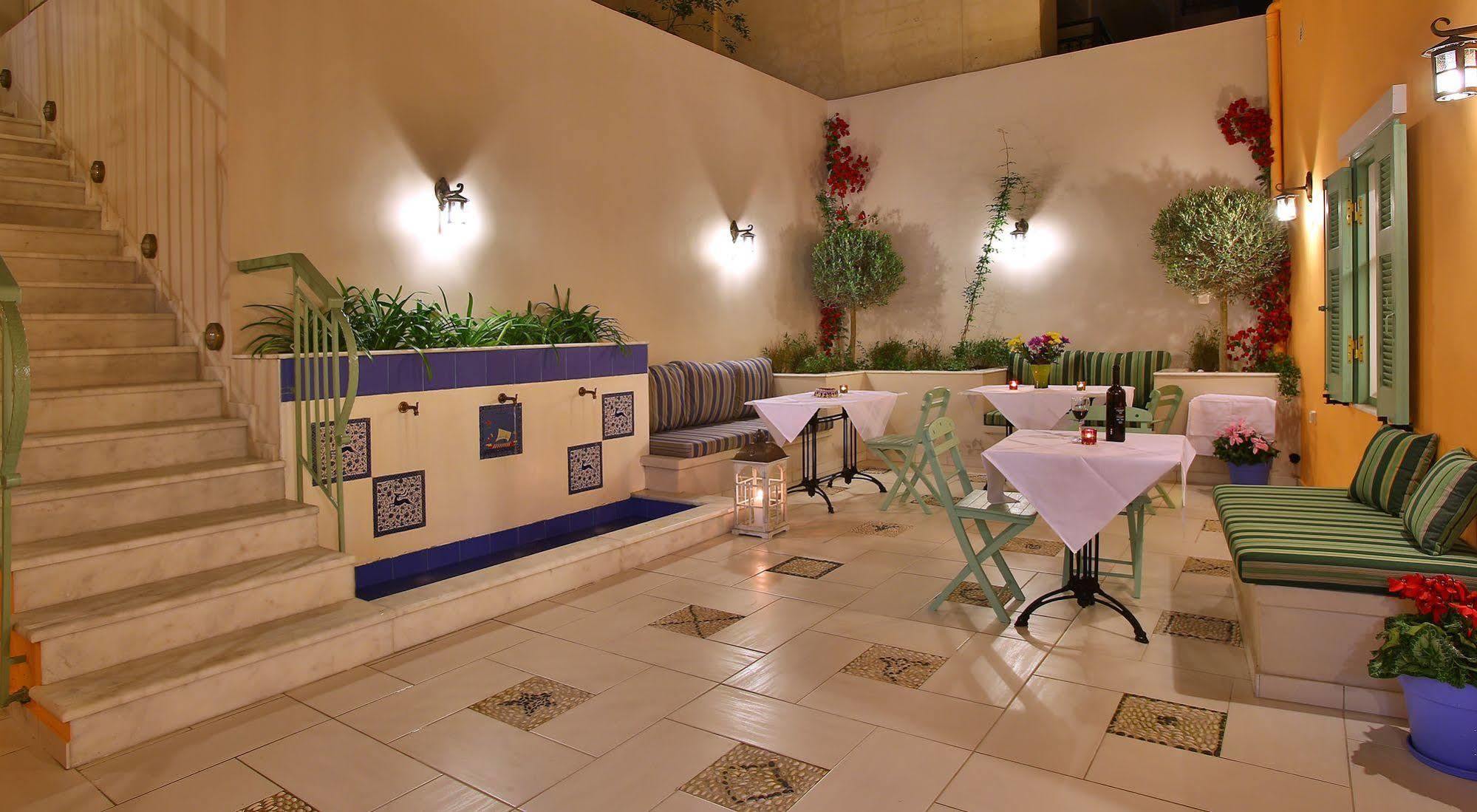 Efchi 1904 Hotell 4*